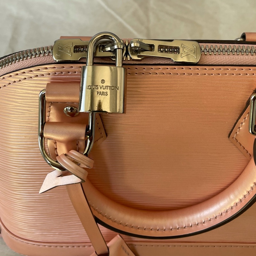 Louis Vuitton M41648 Epi Alma Bb W/ Strap View 4